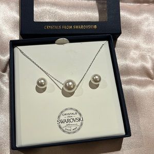 Brand new in box Swarovski pearls set